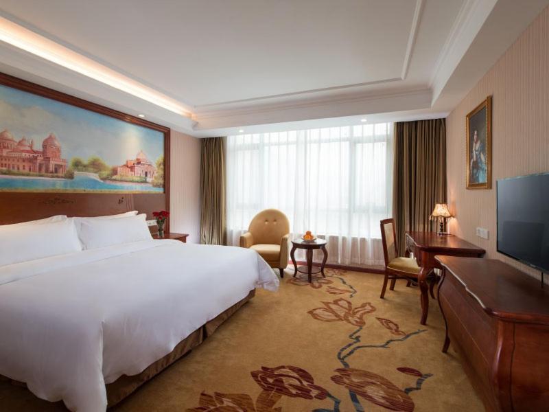 Vienna Hotel Puning South Huancheng Road High-Speed Train Station Exterior photo
